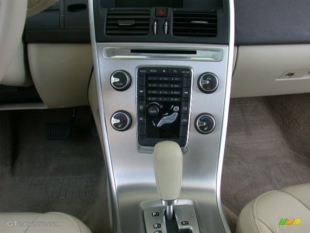 2011 Volvo XC60 3.2 AWD Controls Photo #65753872