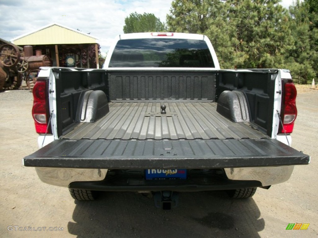 2005 Chevrolet Silverado 3500 LT Crew Cab 4x4 Trunk Photos