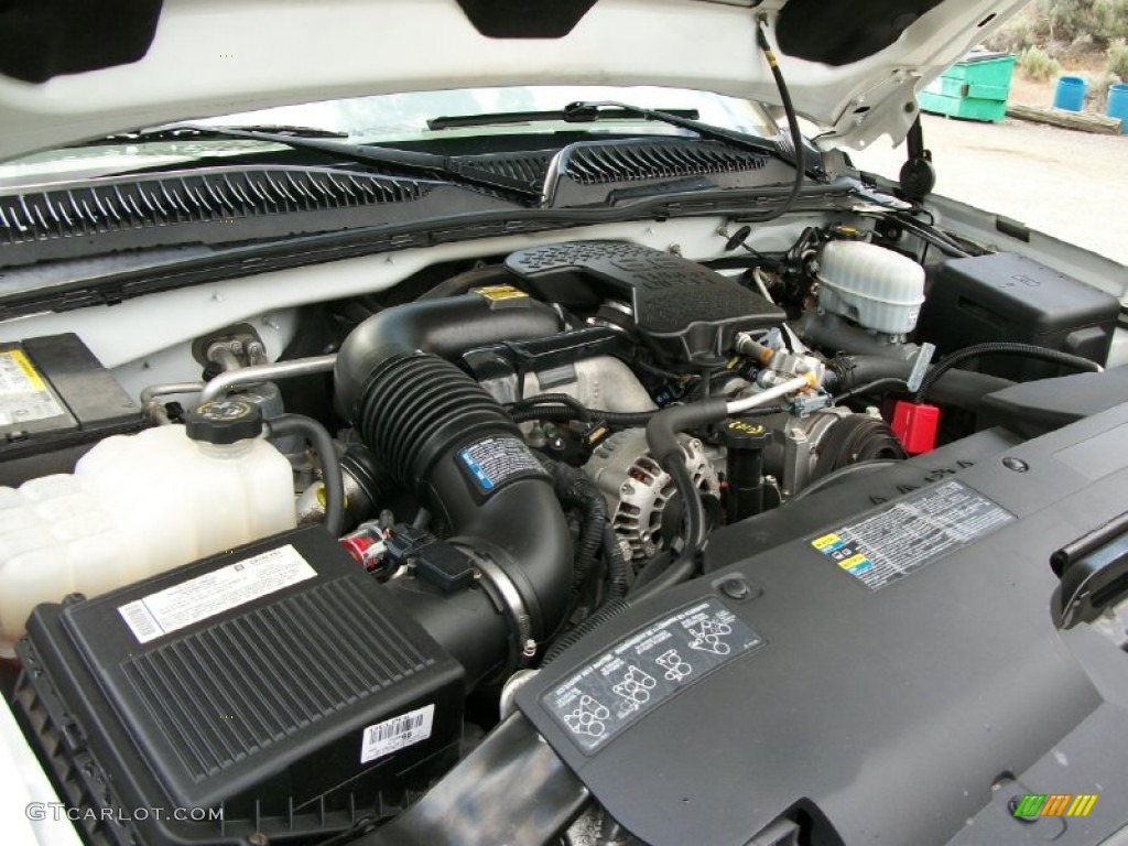 2005 Chevrolet Silverado 3500 LT Crew Cab 4x4 Engine Photos
