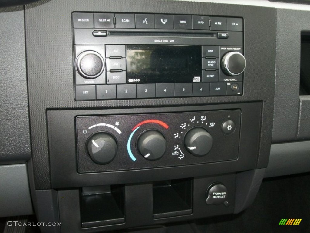 2008 Dodge Dakota ST Extended Cab Controls Photo #65759245
