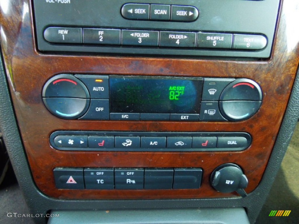 2005 Ford Freestyle Limited Controls Photo #65759773