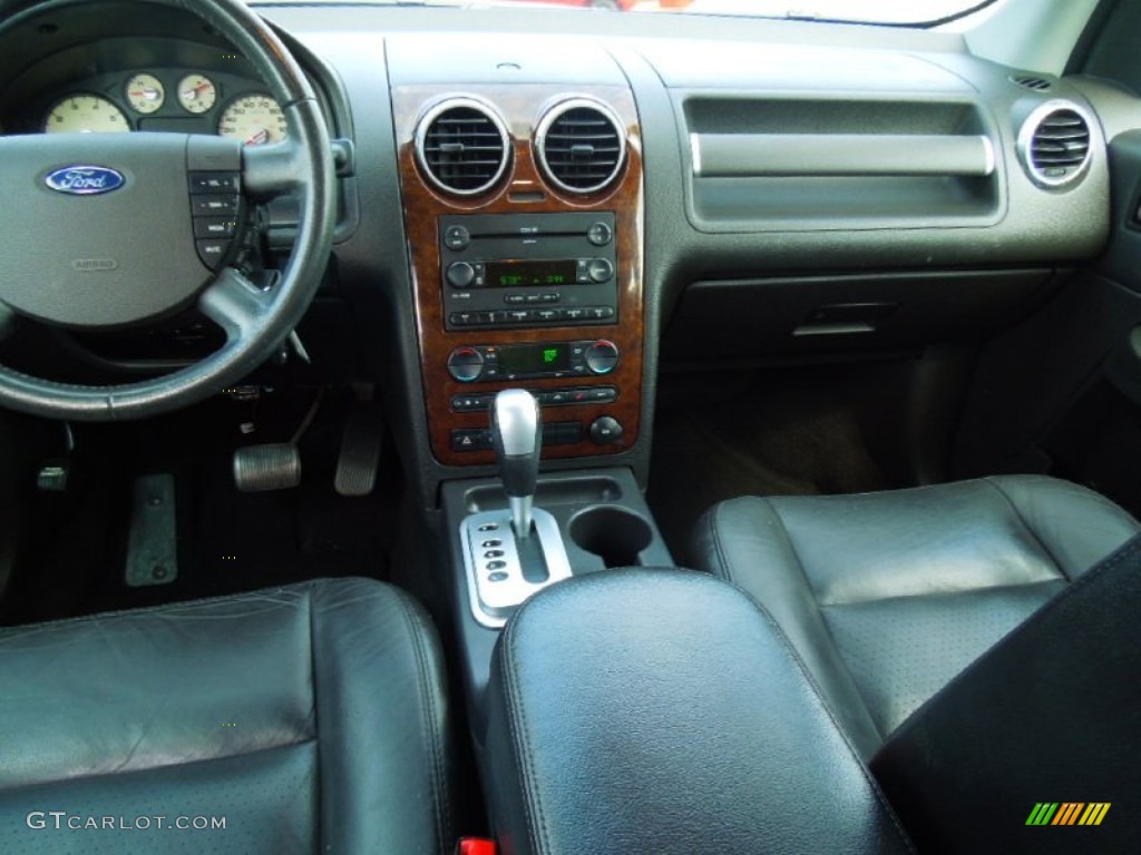 2005 Ford Freestyle Limited Black Dashboard Photo #65759833