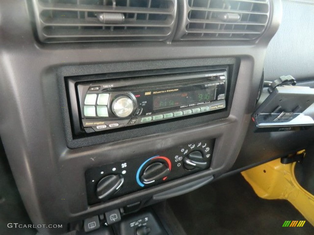 2002 Wrangler Sport 4x4 - Solar Yellow / Agate Black photo #17