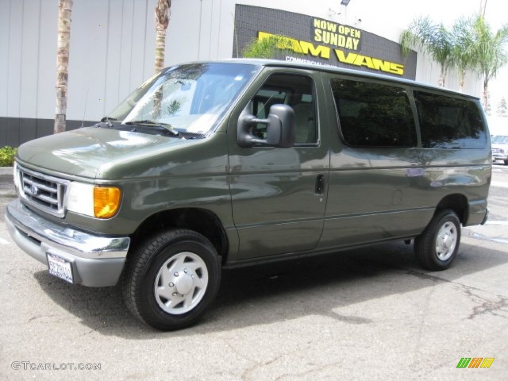 2004 E Series Van E350 Super Duty XLT Passenger - Estate Green Metallic / Medium Pebble photo #3