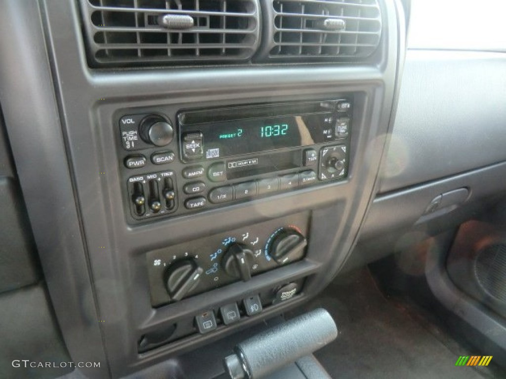 2001 Jeep Cherokee Classic 4x4 Controls Photos