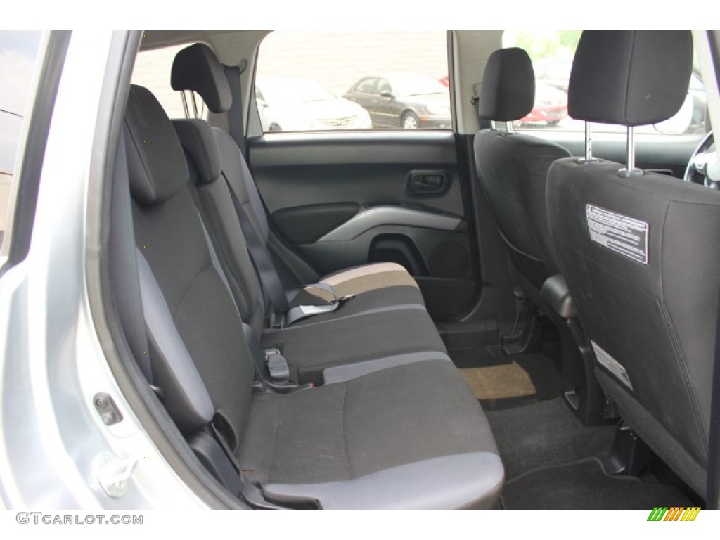 2008 Mitsubishi Outlander ES 4WD Rear Seat Photos