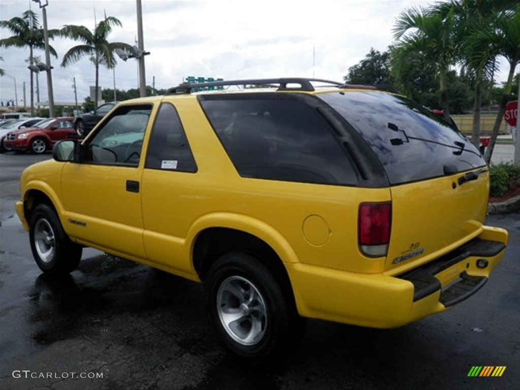 2004 Blazer LS - Yellow / Graphite Gray photo #7