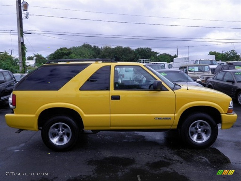 2004 Blazer LS - Yellow / Graphite Gray photo #12