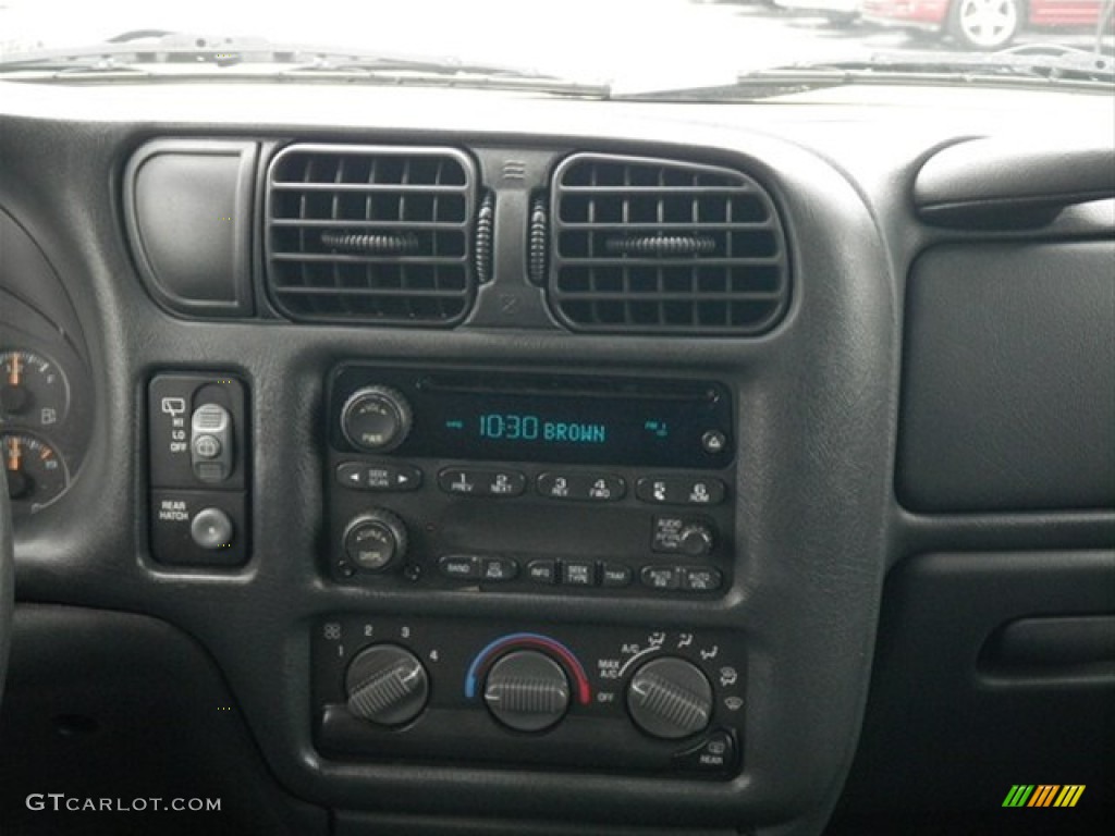 2004 Chevrolet Blazer LS Controls Photo #65763220