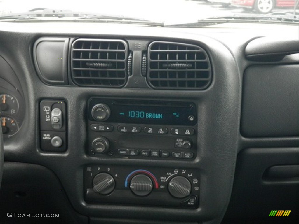 2004 Blazer LS - Yellow / Graphite Gray photo #21