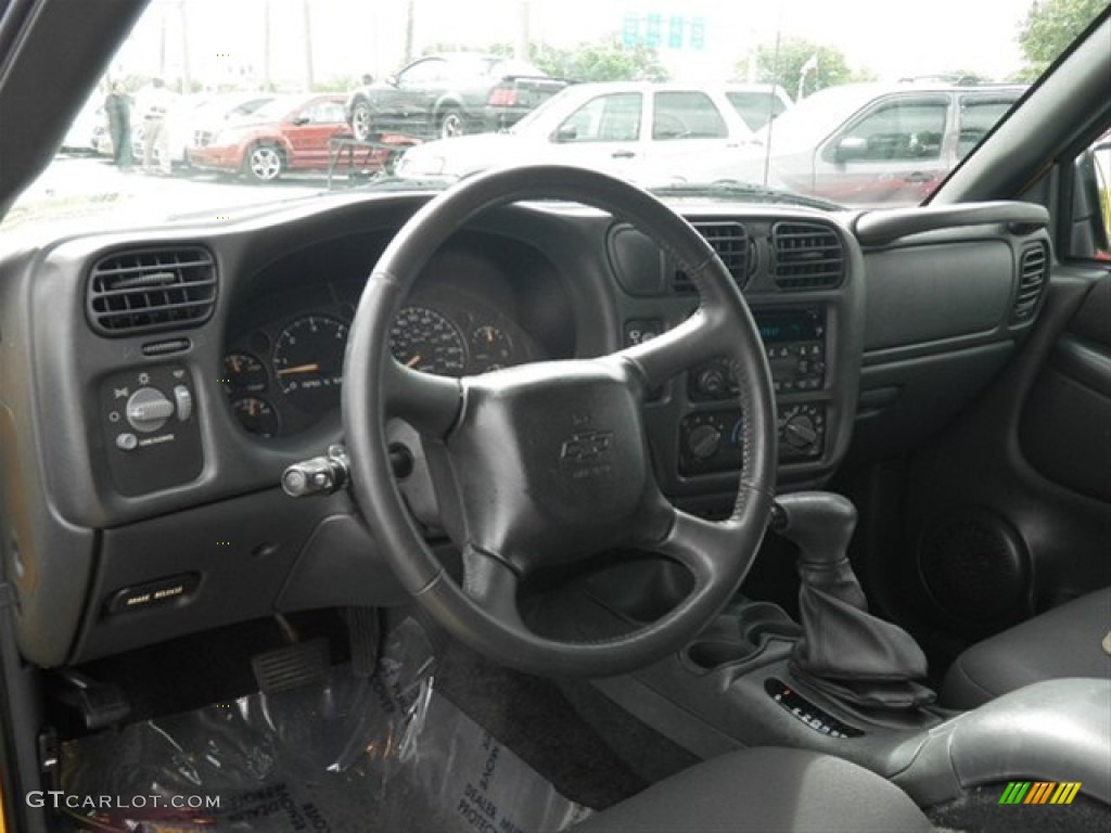 2004 Chevrolet Blazer LS Dashboard Photos