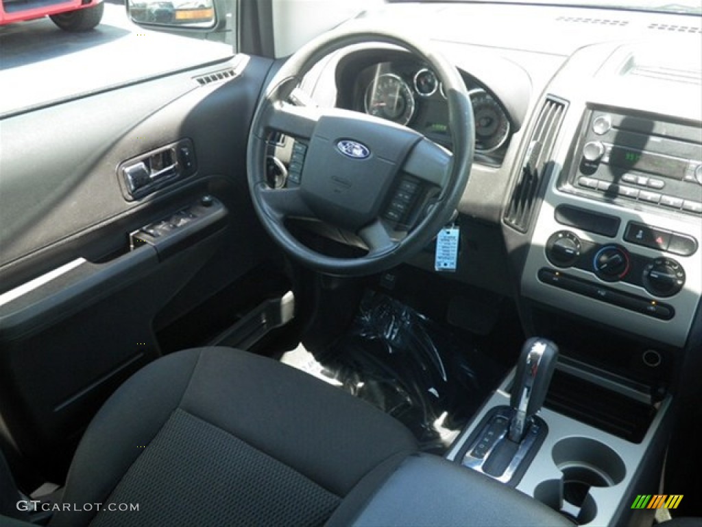 2010 Edge SE - Tuxedo Black Metallic / Charcoal Black photo #19