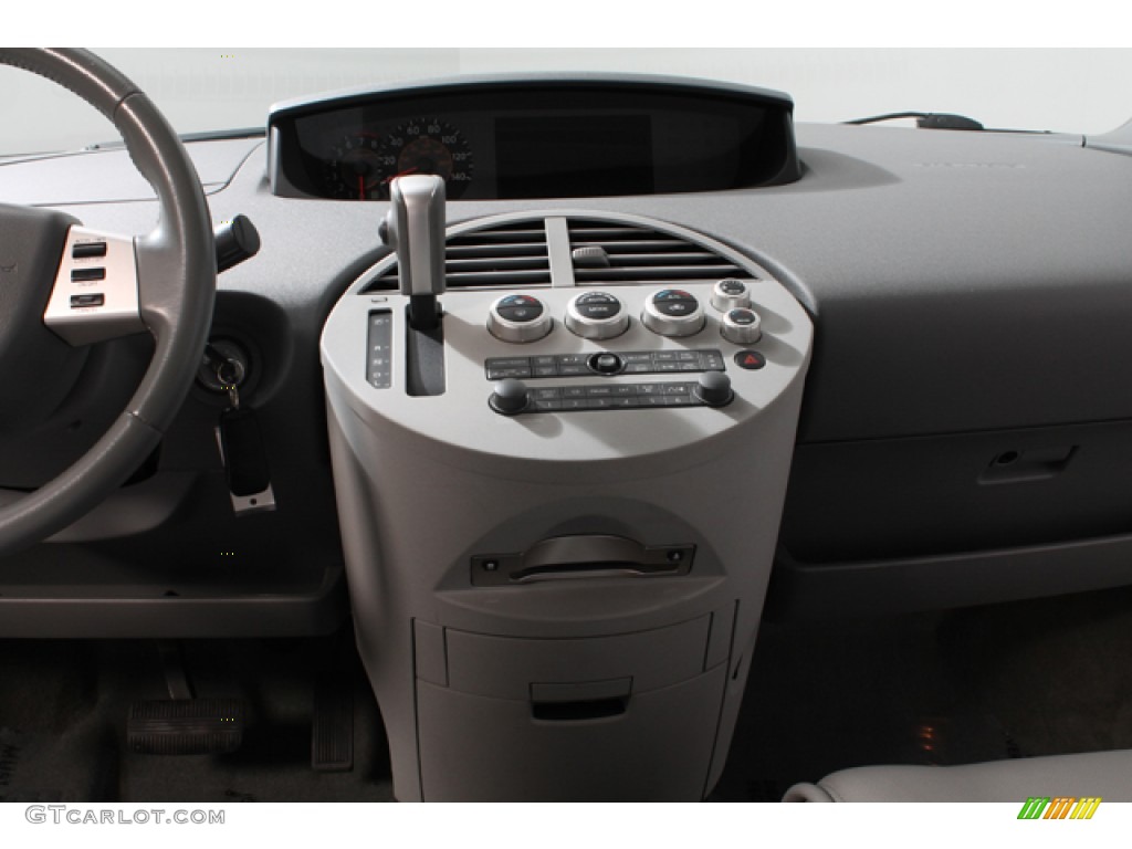2005 Nissan Quest 3.5 SE Controls Photo #65768437