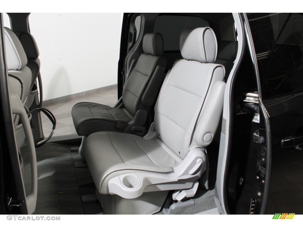 2005 Nissan Quest 3.5 SE Rear Seat Photos
