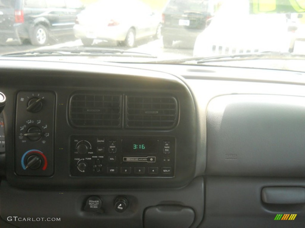 1997 Dakota Sport Extended Cab 4x4 - Emerald Green Metallic / Mist Gray photo #15
