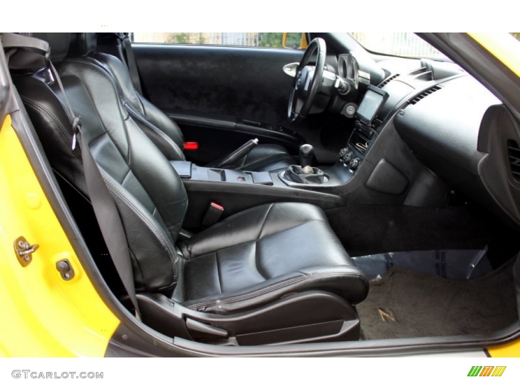 Charcoal Interior 2005 Nissan 350Z Touring Coupe Photo #65770630