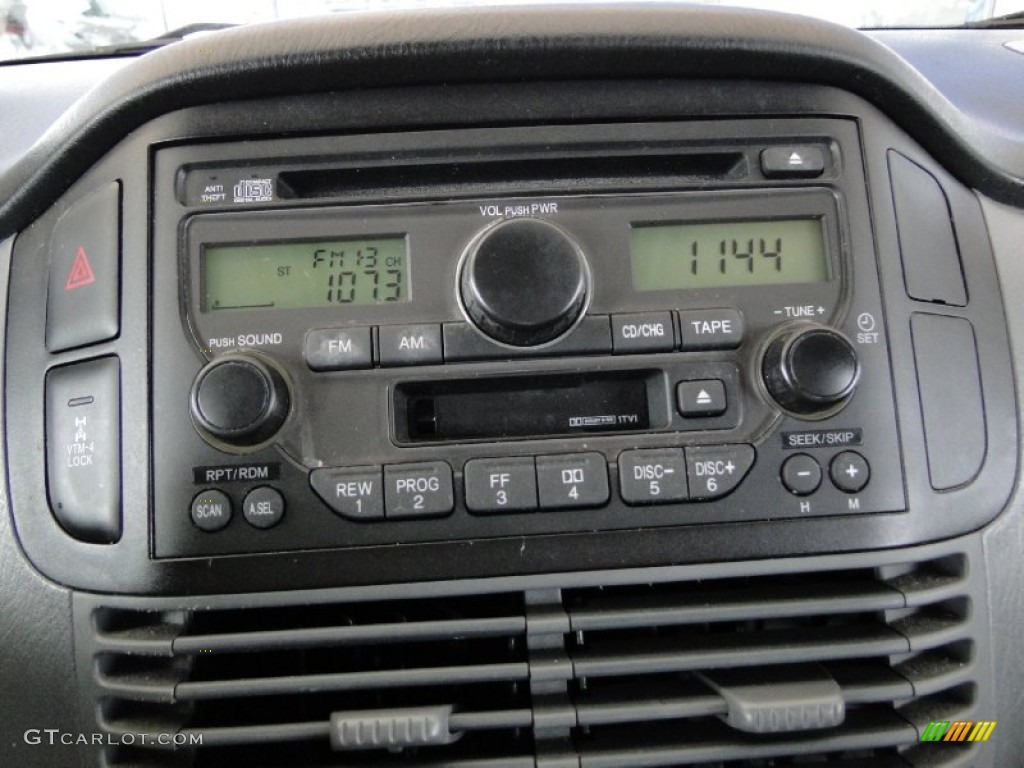 2004 Honda Pilot EX-L 4WD Audio System Photo #65779925