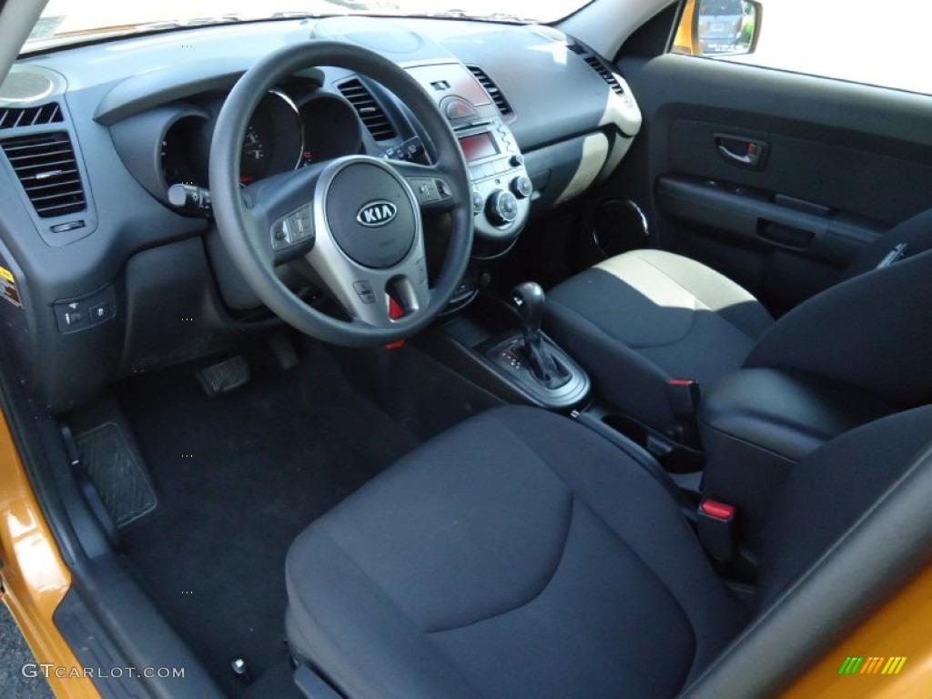 Black Soul Logo Cloth Interior 2011 Kia Soul + Photo #65781065