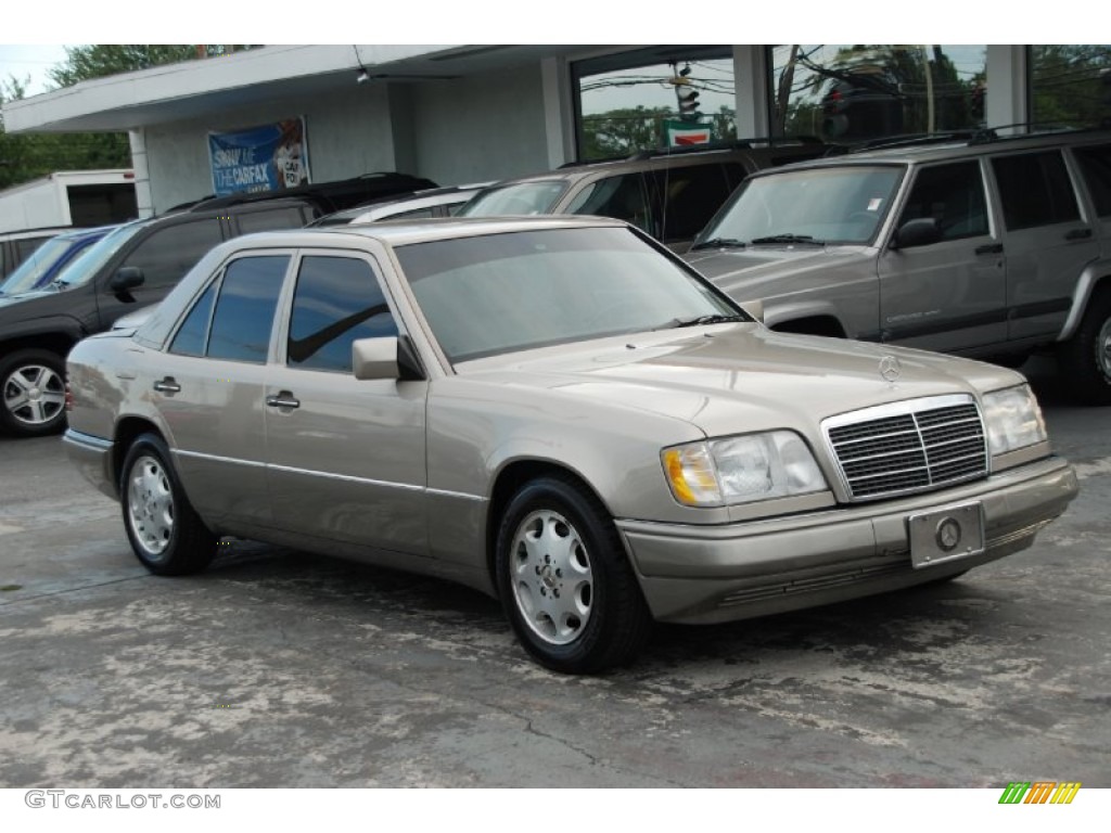 Smoke Silver Metallic 1995 Mercedes-Benz E 320 Sedan Exterior Photo #65789132