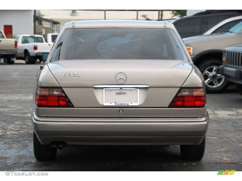 1995 E 320 Sedan - Smoke Silver Metallic / Parchment photo #11