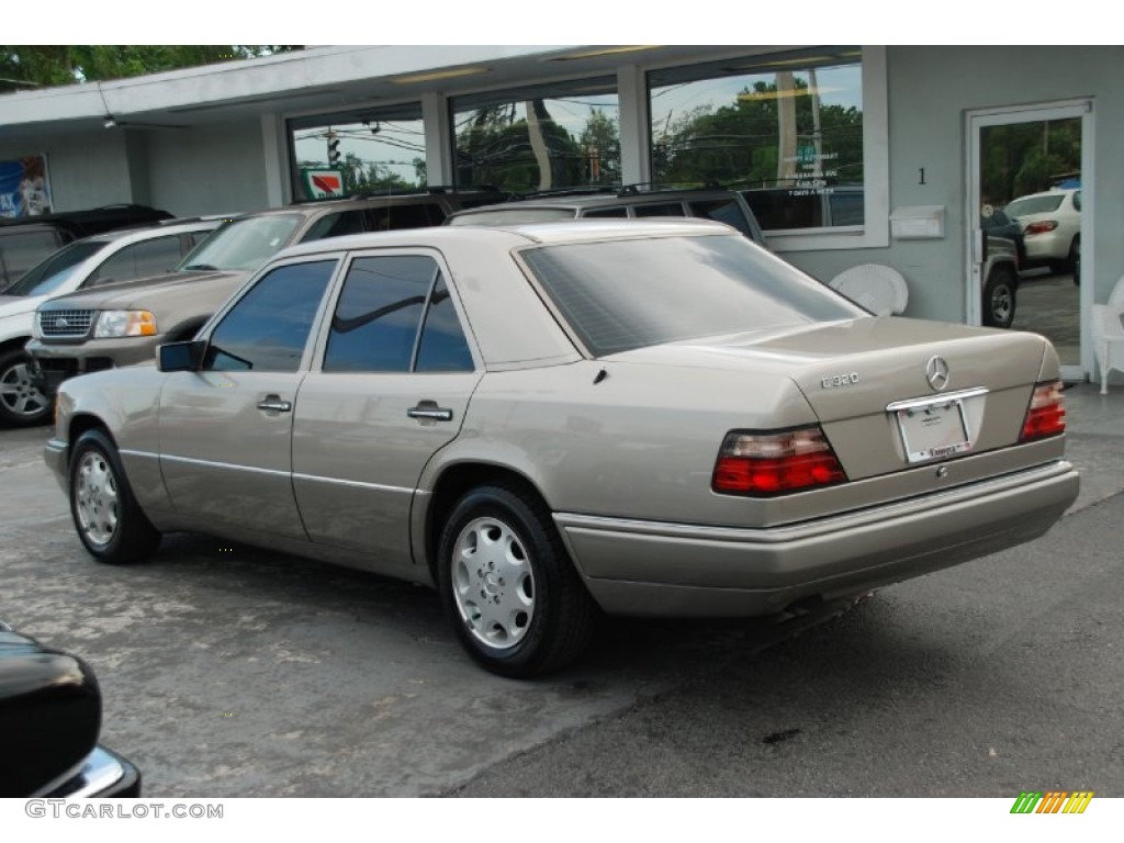 1995 E 320 Sedan - Smoke Silver Metallic / Parchment photo #12