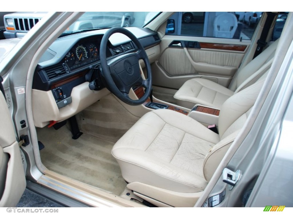 Parchment Interior 1995 Mercedes-Benz E 320 Sedan Photo #65789294