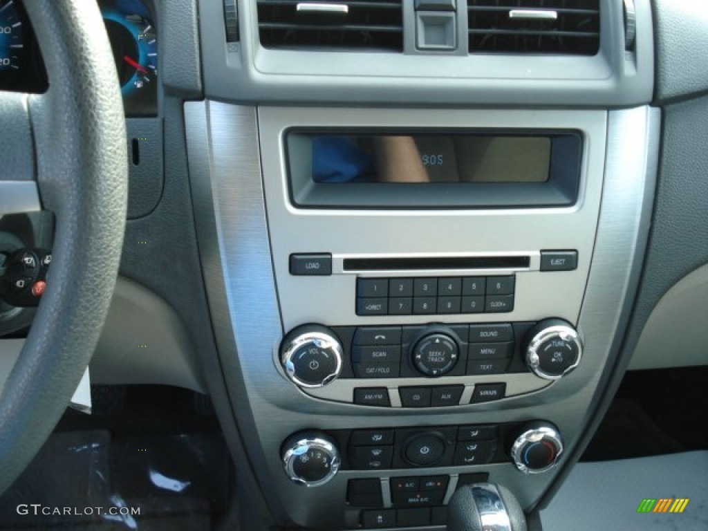 2010 Ford Fusion SE Controls Photo #65791640