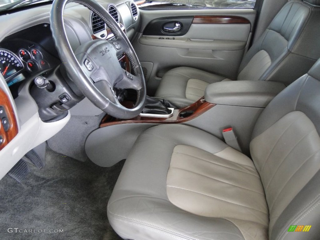 2004 Envoy SLE - Magnetic Red Metallic / Medium Pewter photo #16