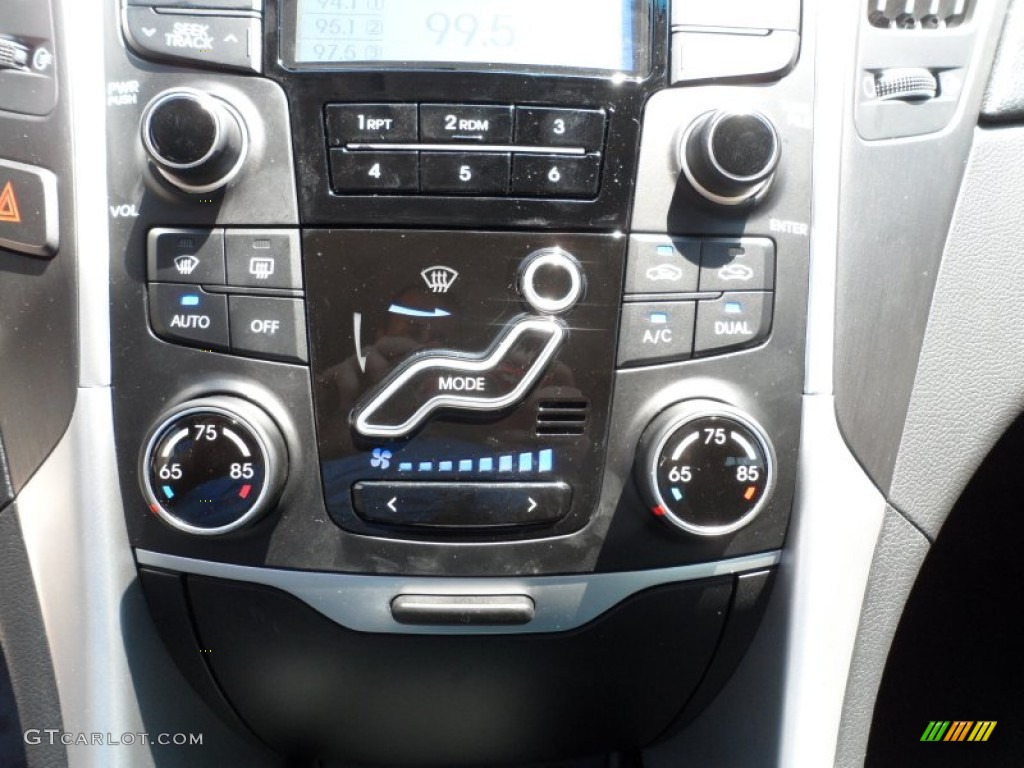 2013 Hyundai Sonata SE 2.0T Controls Photo #65799584