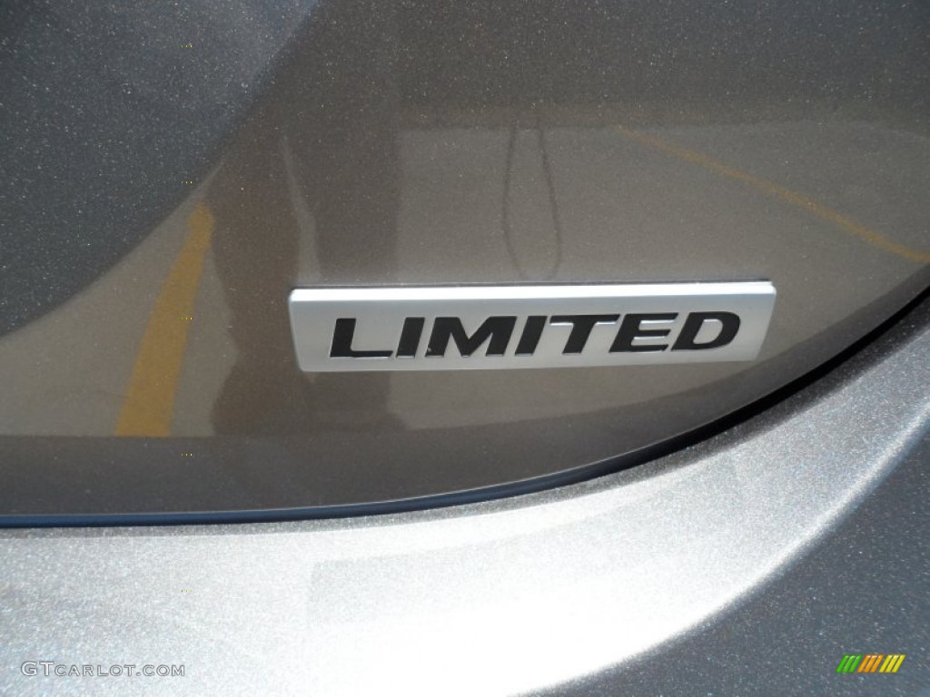 2013 Hyundai Elantra Limited Marks and Logos Photo #65800421