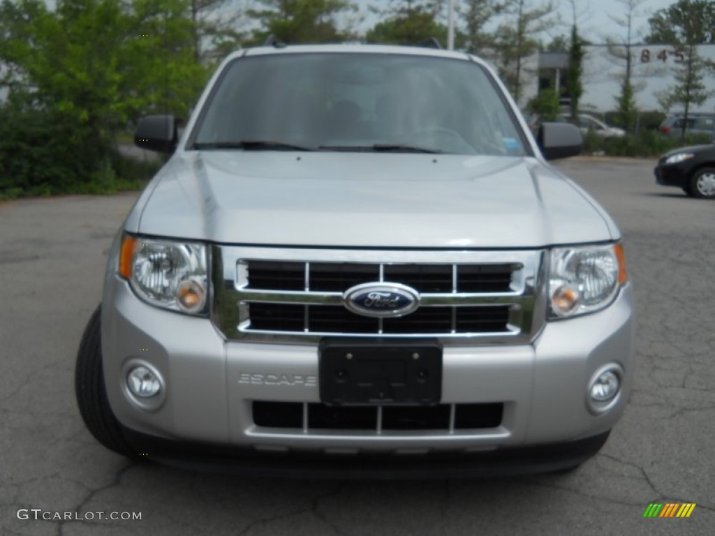 2009 Escape XLT 4WD - Brilliant Silver Metallic / Charcoal photo #2