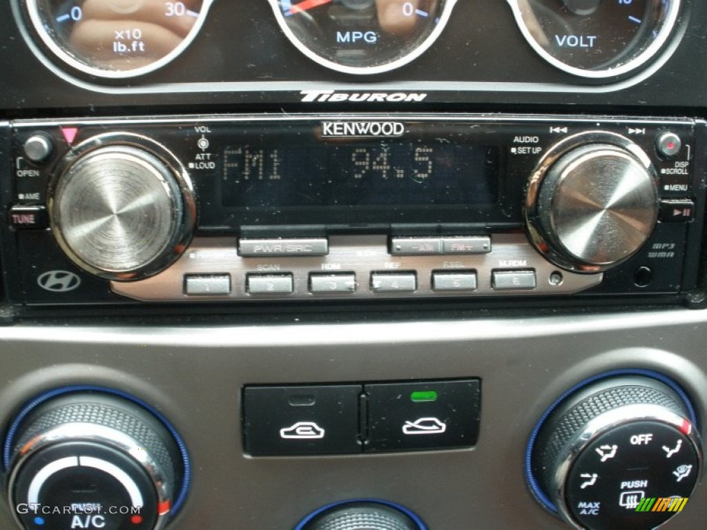 2007 Hyundai Tiburon SE Audio System Photos
