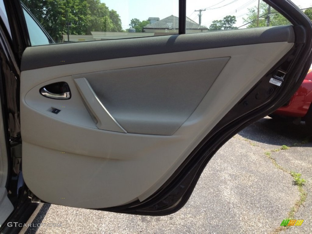 2010 Camry LE - Black / Bisque photo #17