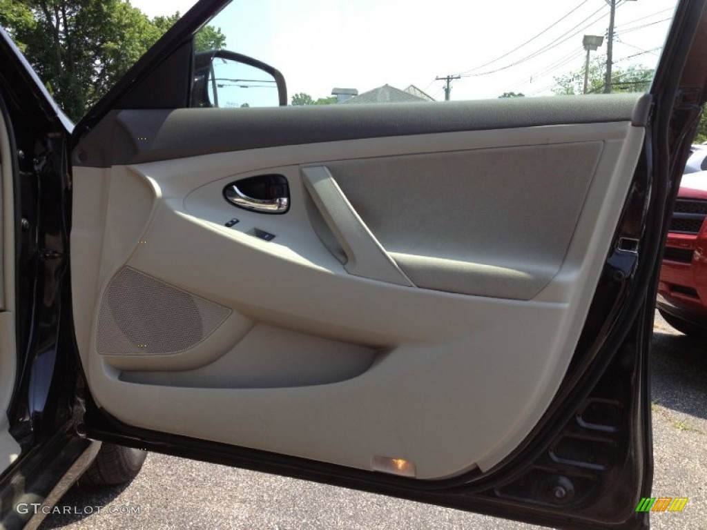 2010 Camry LE - Black / Bisque photo #19