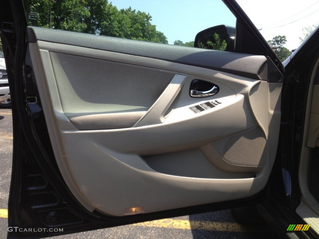 2010 Camry LE - Black / Bisque photo #23