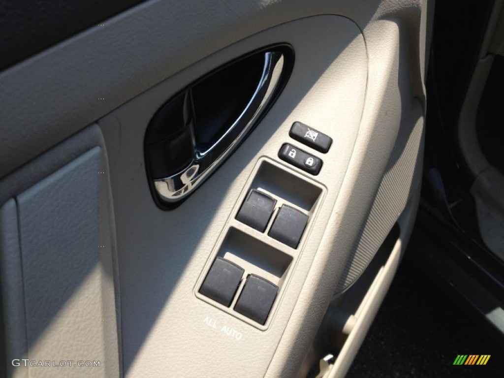 2010 Camry LE - Black / Bisque photo #25