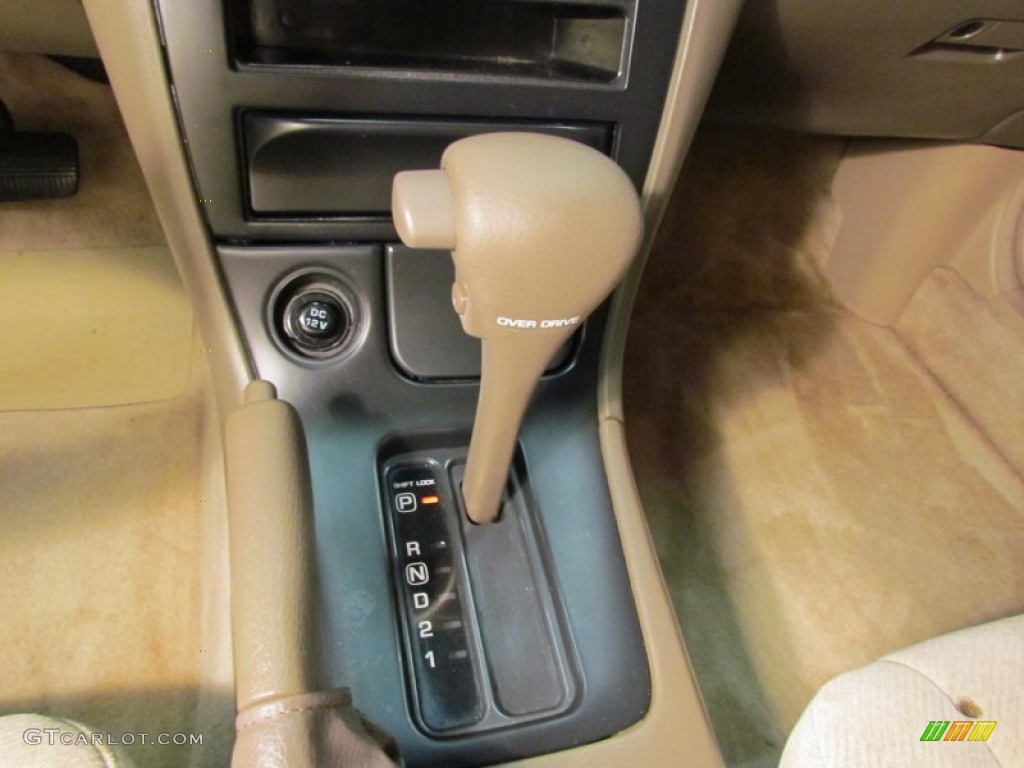 1998 Maxima  - Pebble Beige Metallic / Beige photo #17