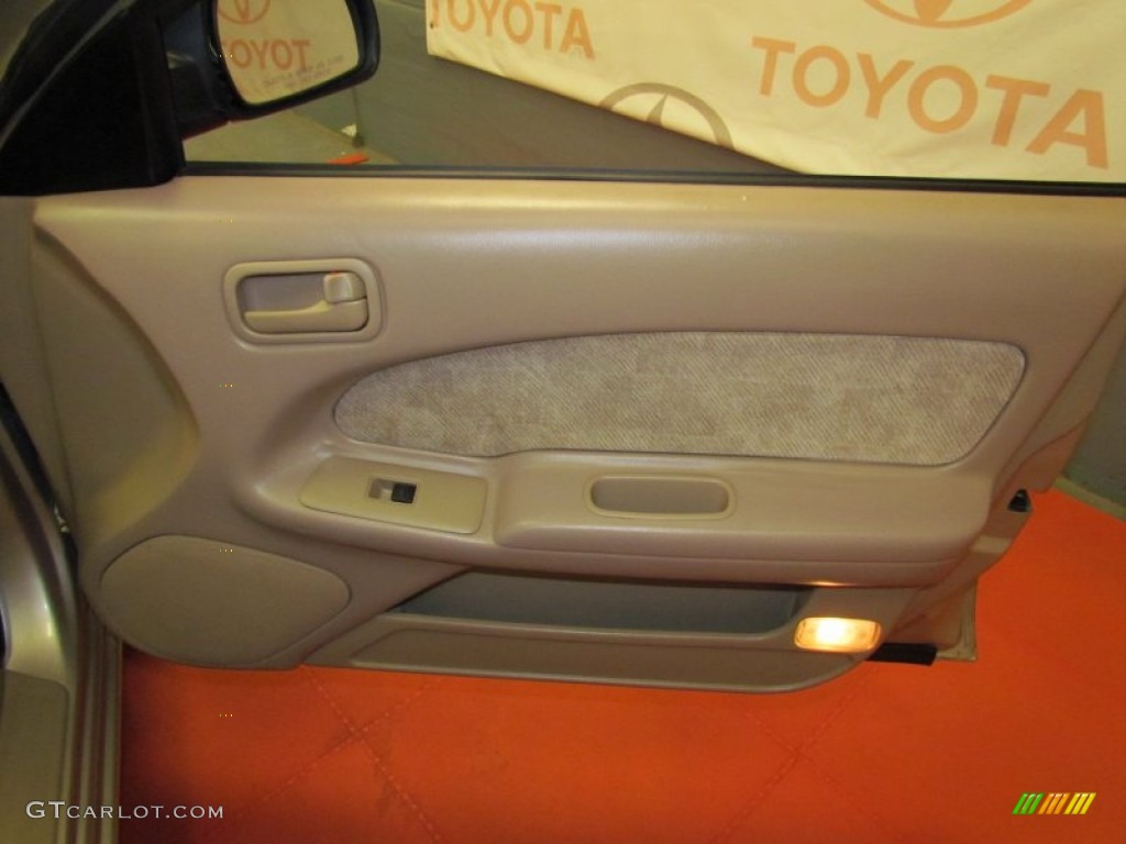 1998 Maxima  - Pebble Beige Metallic / Beige photo #23