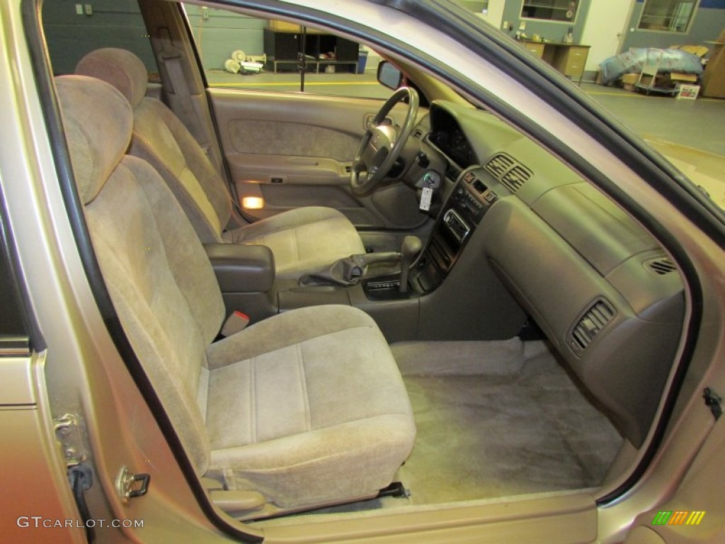 1998 Maxima  - Pebble Beige Metallic / Beige photo #25