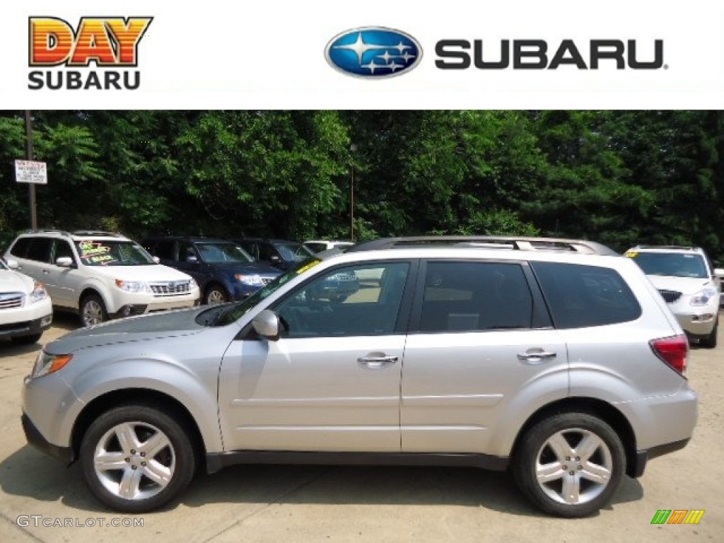 2009 Forester 2.5 X Premium - Spark Silver Metallic / Black photo #1