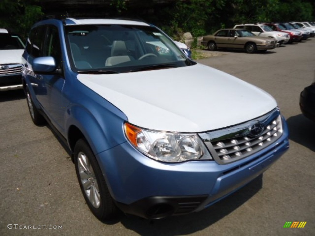 2012 Forester 2.5 X Premium - Ice Blue Metallic / Platinum photo #5