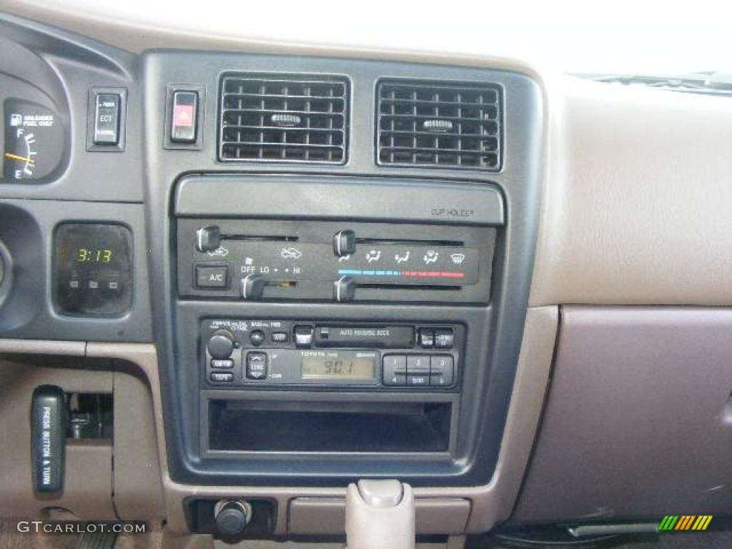 1995 Tacoma V6 Extended Cab 4x4 - Sierra Beige Metallic / Oak photo #11