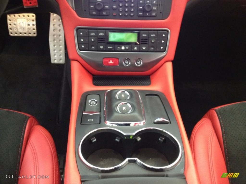 2009 Maserati GranTurismo S Controls Photo #65833455