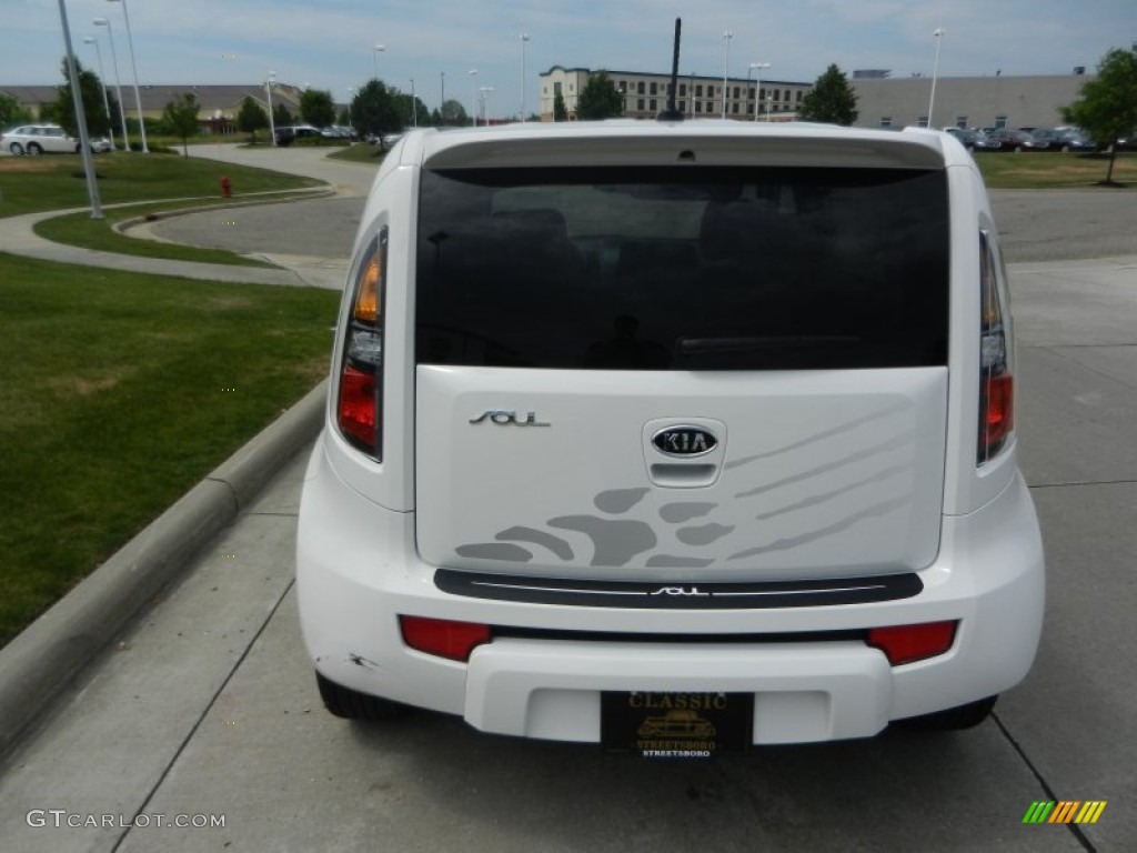 Clear White/Grey Graphics 2011 Kia Soul White Tiger Special Edition Exterior Photo #65837189