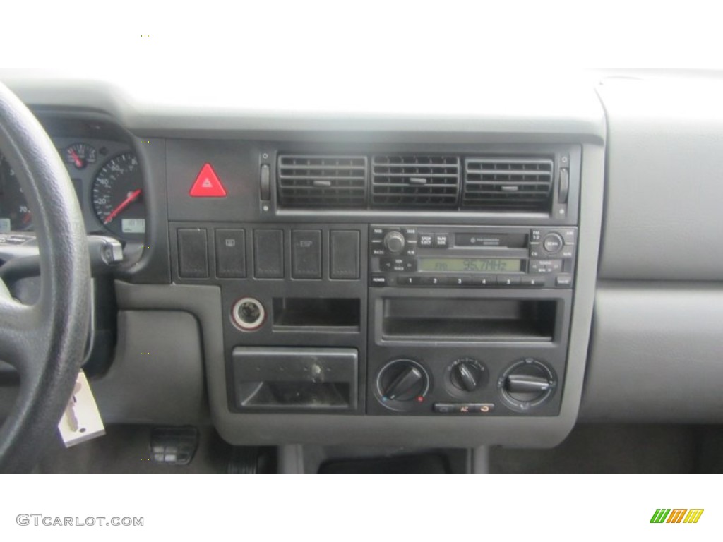2002 Volkswagen EuroVan MV Controls Photos