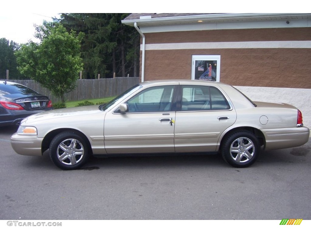 2000 Crown Victoria Sedan - Harvest Gold Metallic / Medium Parchment photo #2