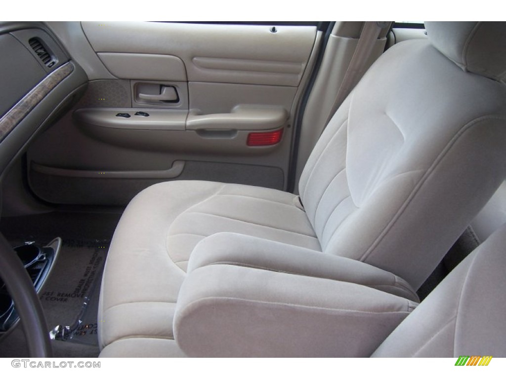 2000 Crown Victoria Sedan - Harvest Gold Metallic / Medium Parchment photo #15