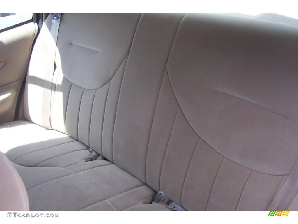 2000 Crown Victoria Sedan - Harvest Gold Metallic / Medium Parchment photo #16