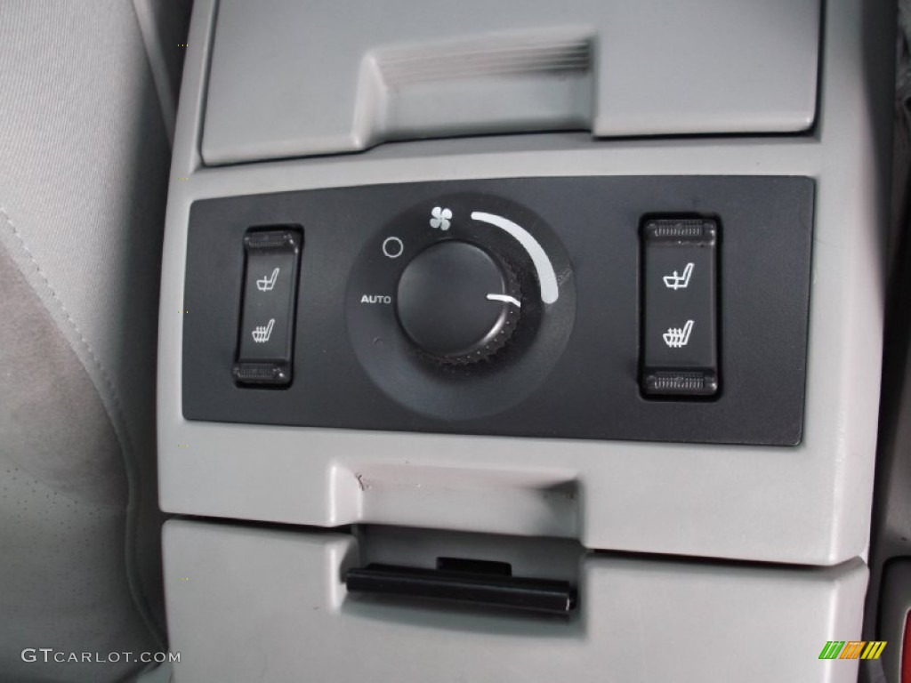 2008 Chrysler Pacifica Limited Controls Photo #65861772