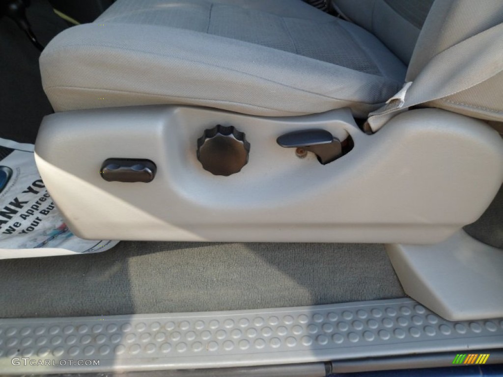 2004 Ford F350 Super Duty XLT SuperCab 4x4 Front Seat Photos